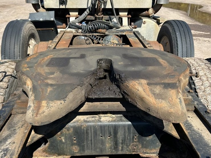 #1114-•-2005-western-star-tri-axle-heavy-haul-truck-tractor-image-16