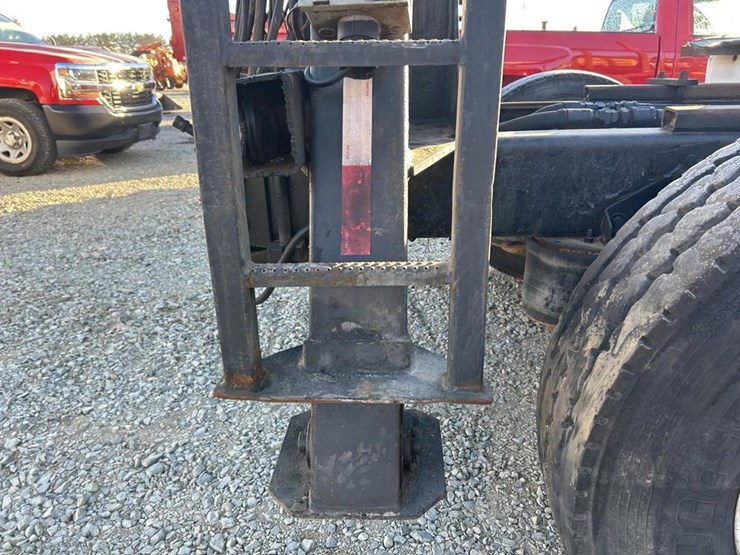 2001-mack-ch613-image-22