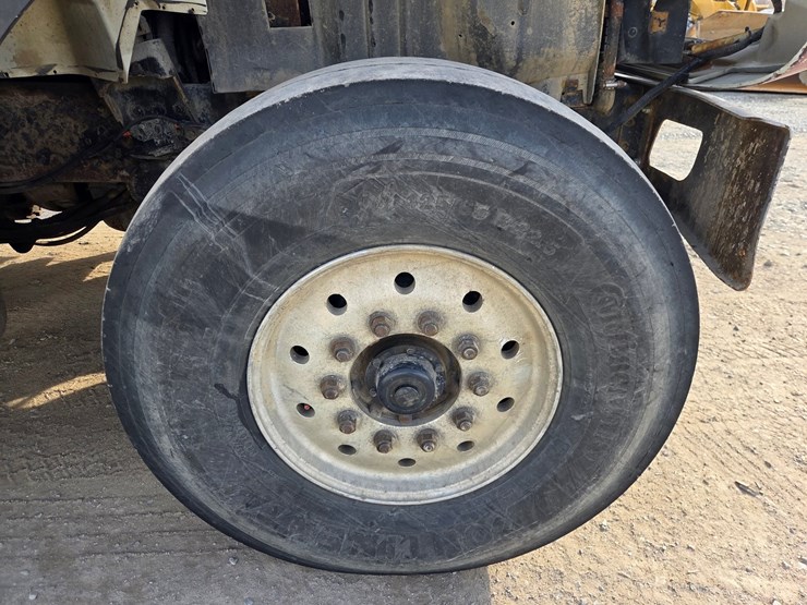 2012-international-7600-image-66