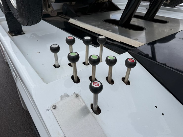 2018-ford-f550-image-17