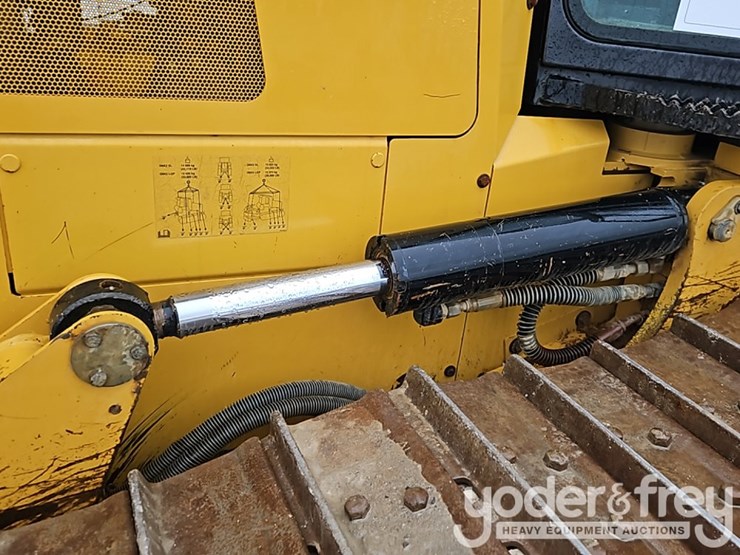 2014-caterpillar-d6k2-xl-image-17