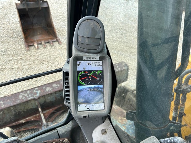 2020-deere-135g-image-23