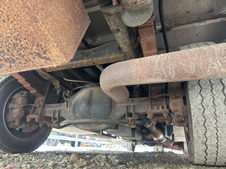 2012-massey-ferguson-8-image-66