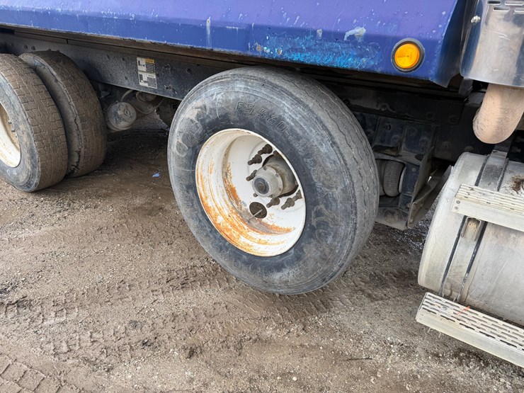 #1049-•-2005-mack-granite-tri-axle-dump-image-23