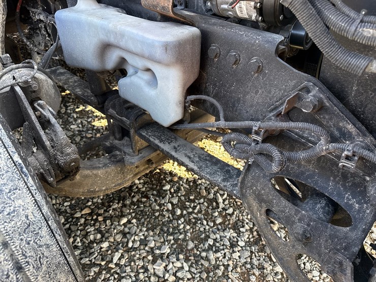 #2199-•-2020-international-a26-sleeper-cab-truck-tractor-image-49