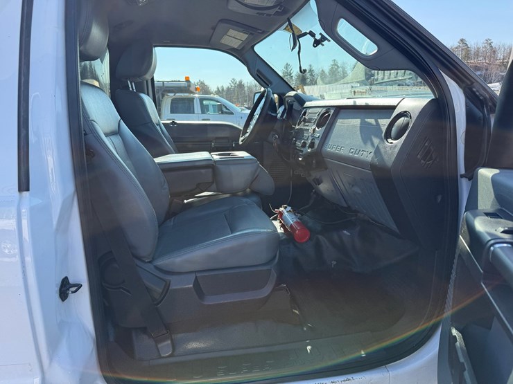 2014-ford-f550-xl-image-23