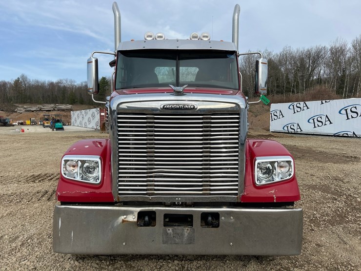 2018-freightliner-122sd-image-8