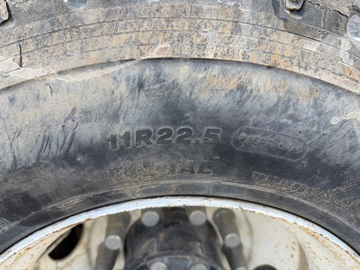 #1049-•-2005-mack-granite-tri-axle-dump-image-71