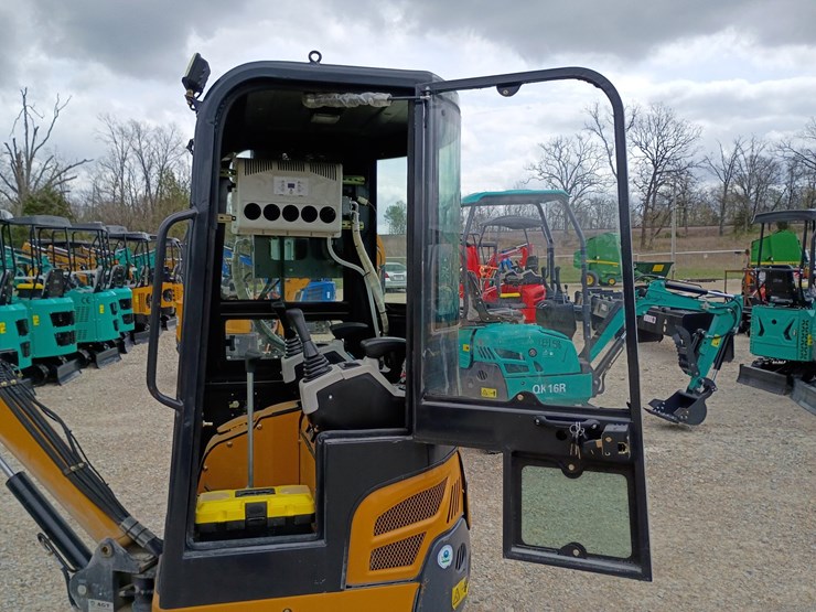 #24172-•-2025-agt-qk18rxs-c-mini-excavator-image-12