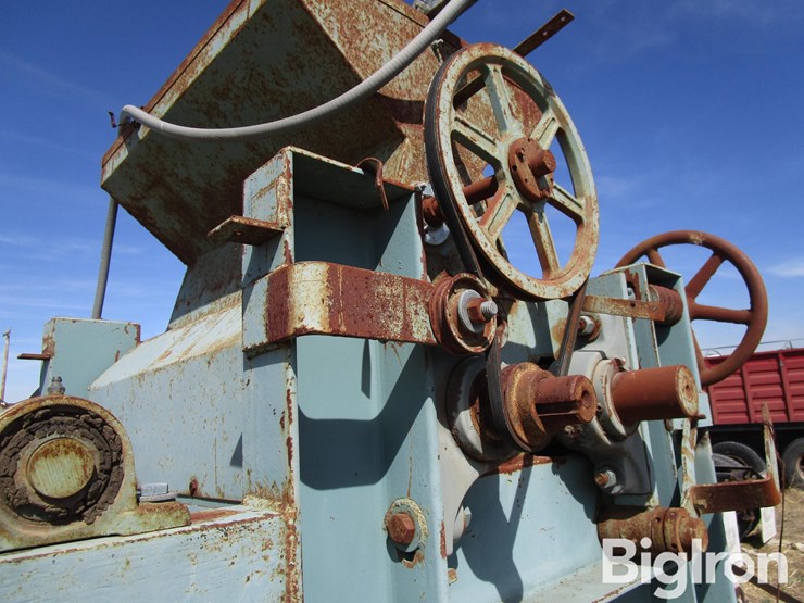 davis-roller-mill-and-motor-on-stand-image-11