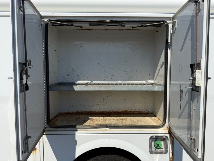 #1060-•-2015-ram-5500-heavy-duty-service-truck-image-14