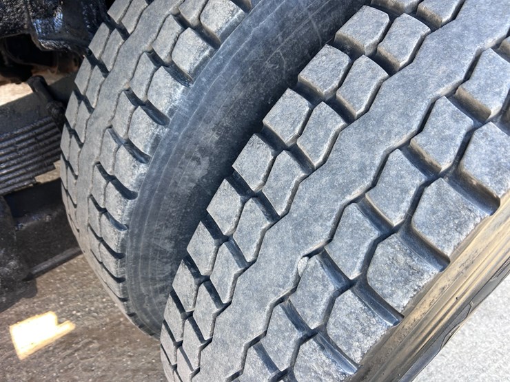 #1679-•-2004-kenworth-flatbed-truck-image-59