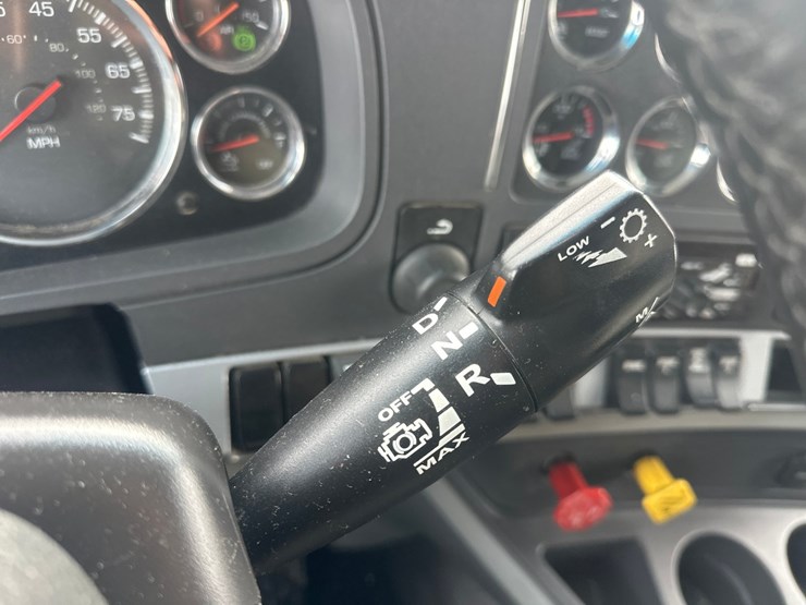 2020-kenworth-t680-image-43