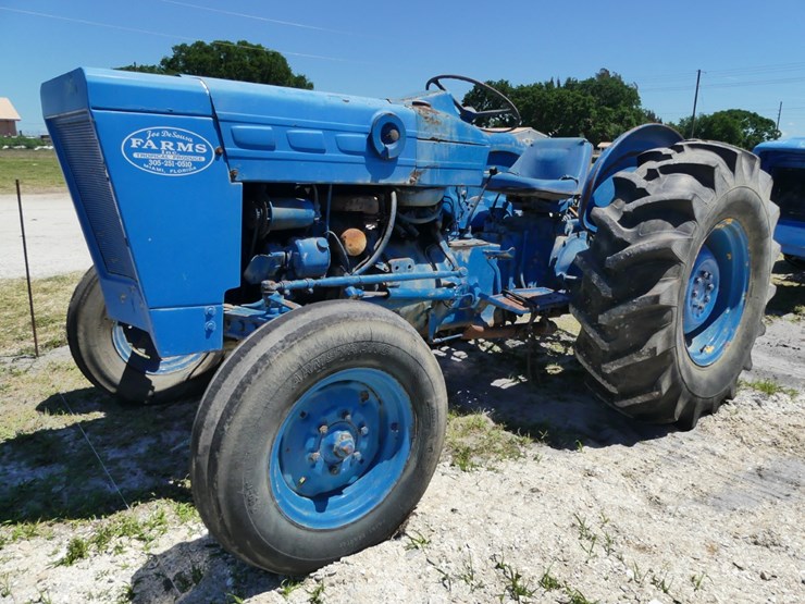 ford-tractor-image-1
