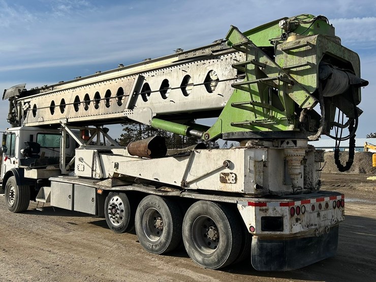 #2237-•-2006-mack-tri-axle-concrete-placement-truck-image-3