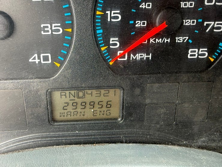 #1052-•-2007-international-7600sfa-tri-axle-dump-truck-image-37