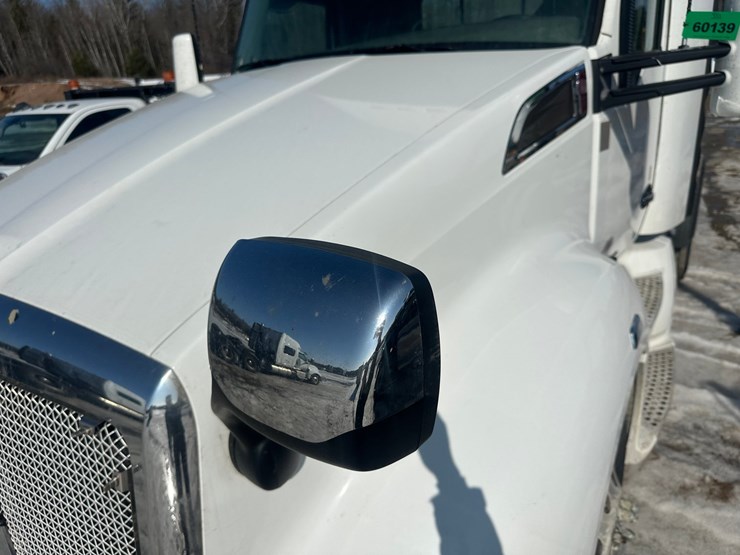 2017-kenworth-t680-image-10