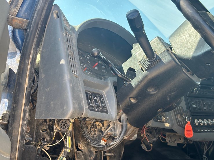 2006-international-7600-image-36