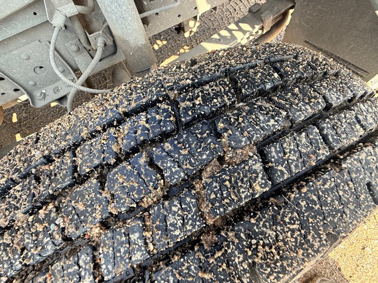 2004-isuzu-npr-image-55