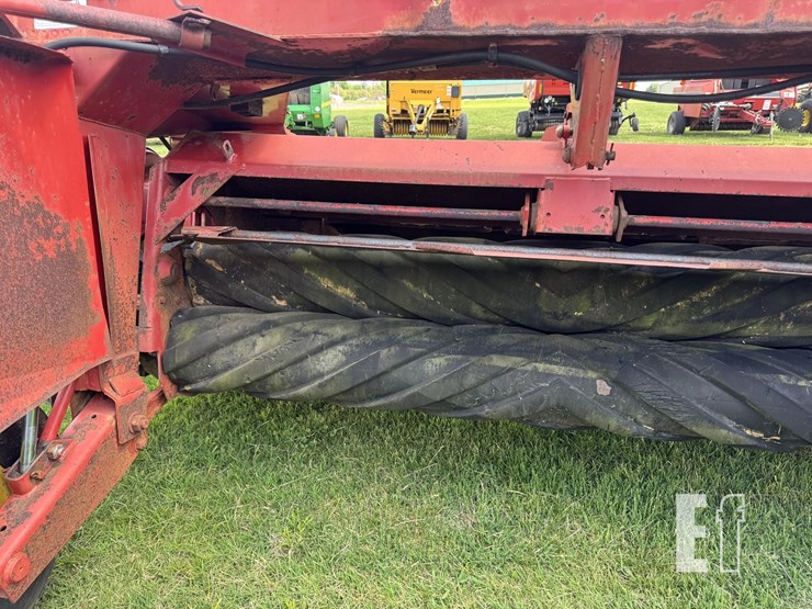 new-holland-1411-image-12