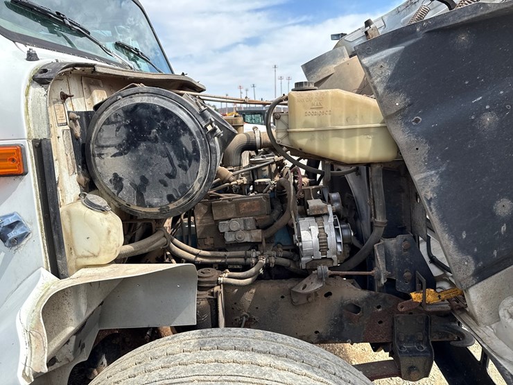 2000-international-4700-image-16