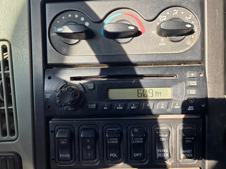 2012-international-7600-image-61