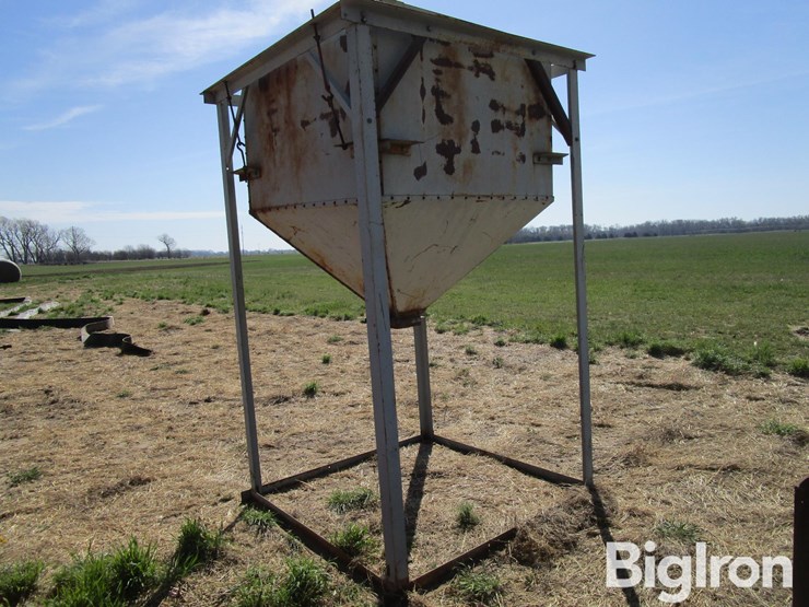 hopper-bottom-on-stand-image-7