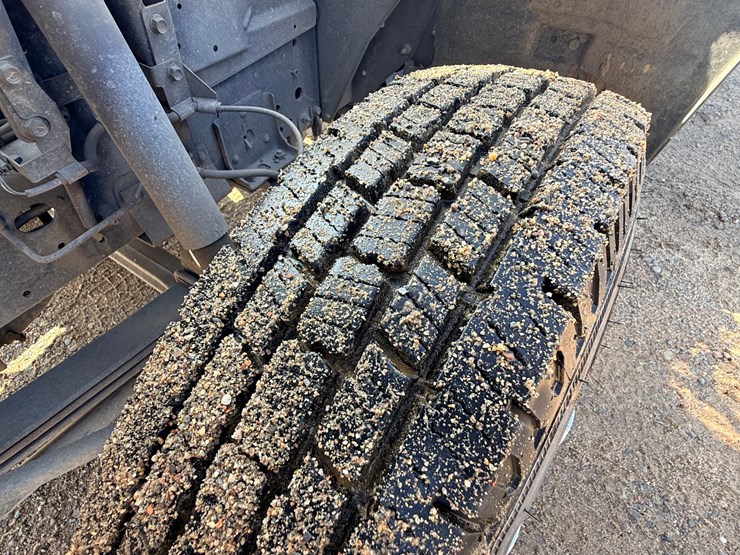 2004-isuzu-npr-image-63