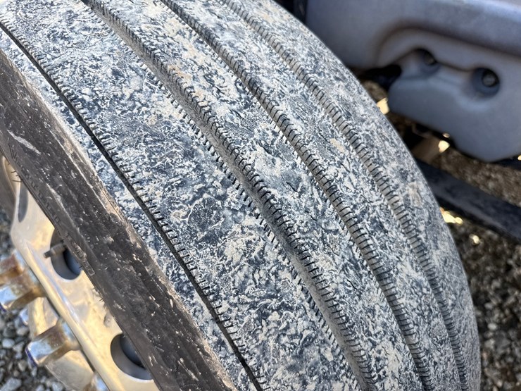 #2199-•-2020-international-a26-sleeper-cab-truck-tractor-image-93