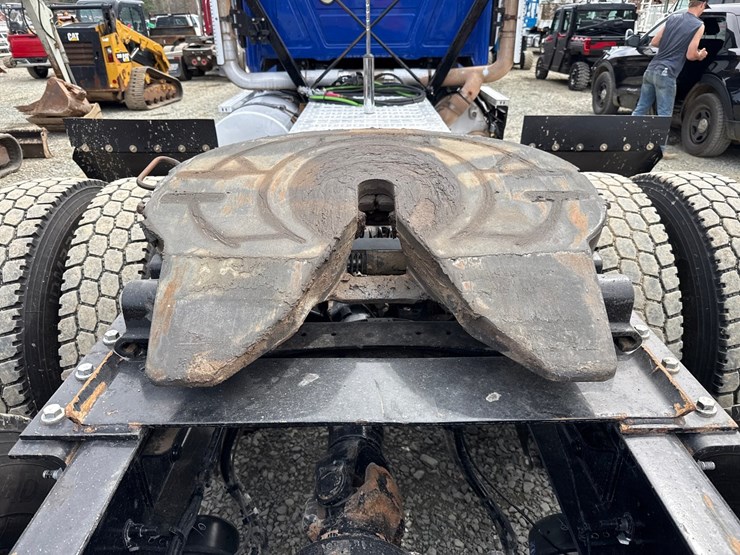 2019-massey-ferguson-8-image-40