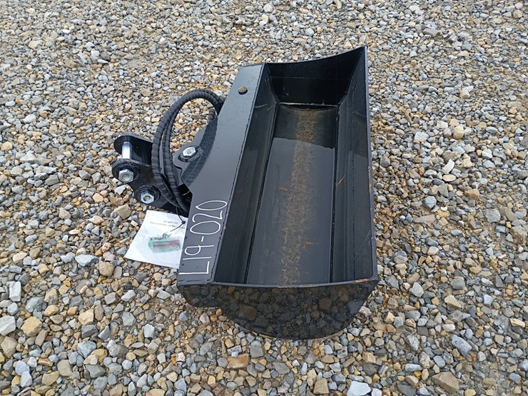 #l19-020-•-tpm-32"-bucket-mini-excavator-attachment-image-2