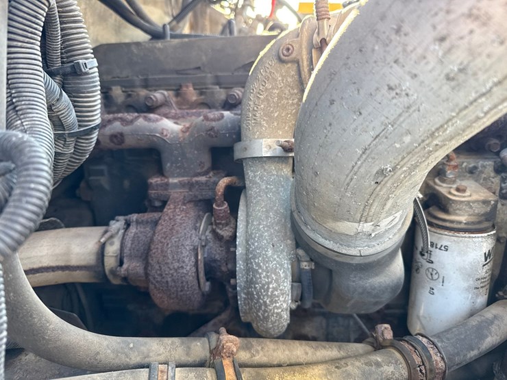 1998-freightliner-fl70-image-22