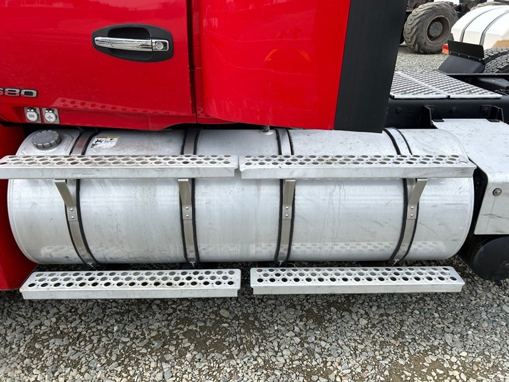 2015-kenworth-t680-image-18