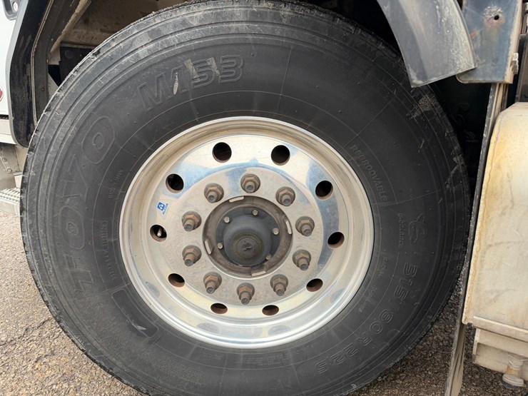 #1360-•-2019-peterbilt-pb520-side-load-garbage-truck-image-72