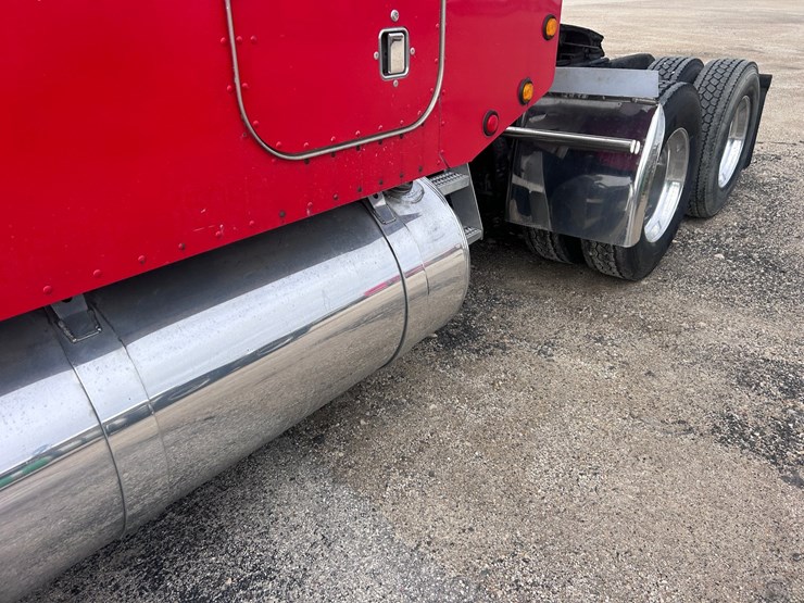 1998-peterbilt-379-image-13