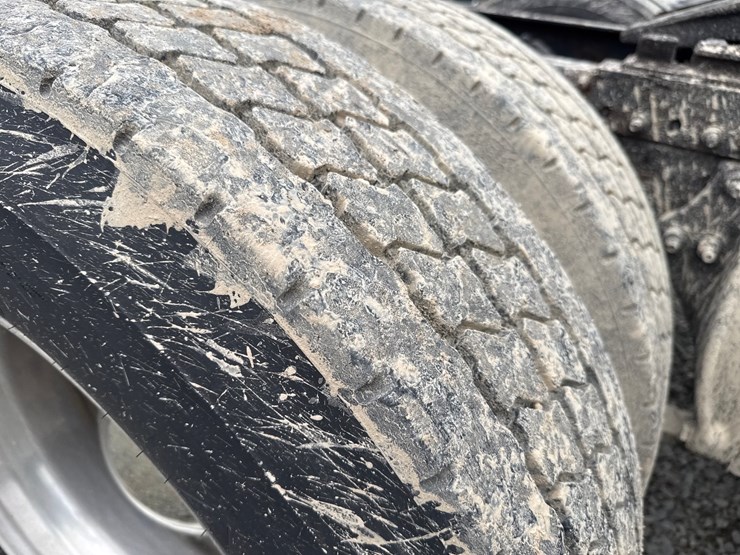 2016-massey-ferguson-8-image-76