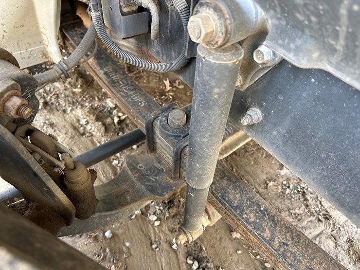 2020-hino-268-image-34