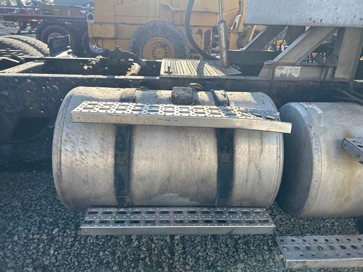 2002-massey-ferguson-8-image-20