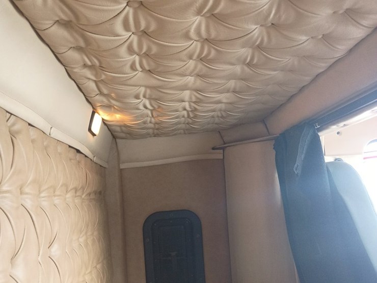 2012-massey-ferguson-8-image-60