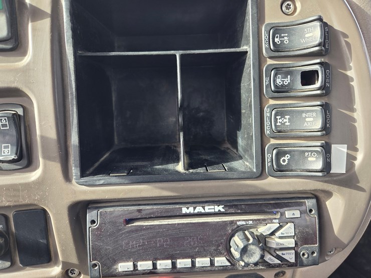 2007-massey-ferguson-8-image-47