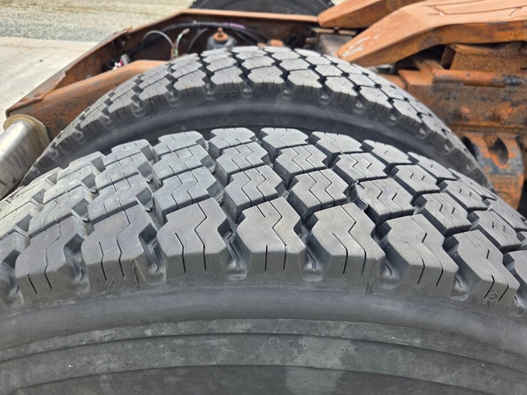 2002-peterbilt-379-image-87