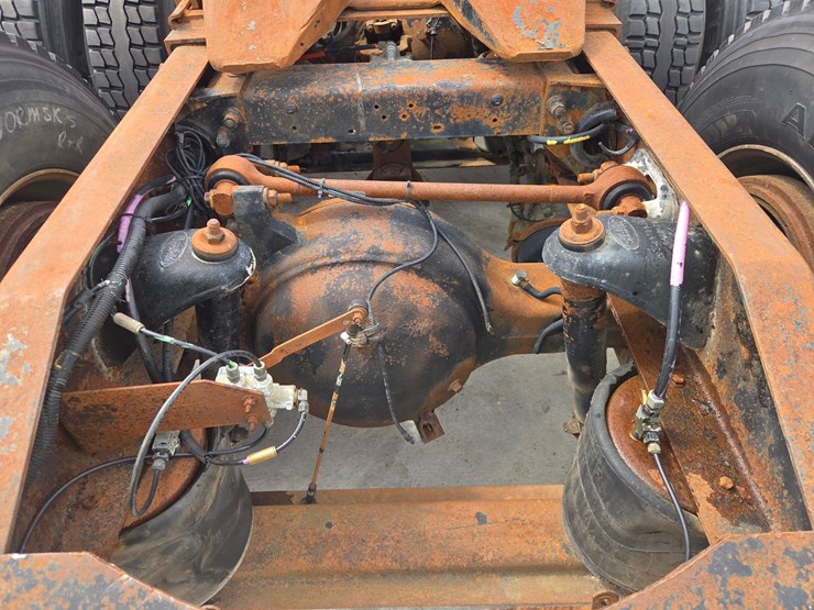 2002-peterbilt-379-image-38