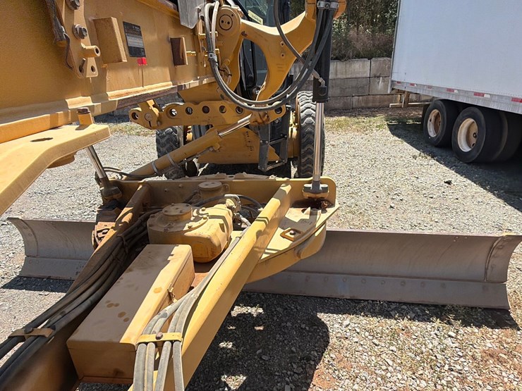 2018-caterpillar-12m3-image-17