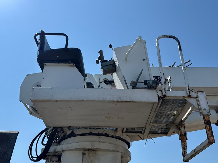 2010-international-7400-image-40