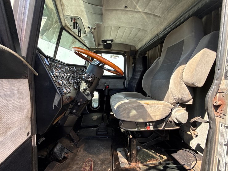 1994-peterbilt-359-image-54