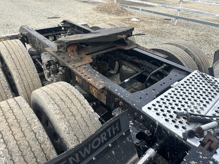 2020-kenworth-t680-image-26