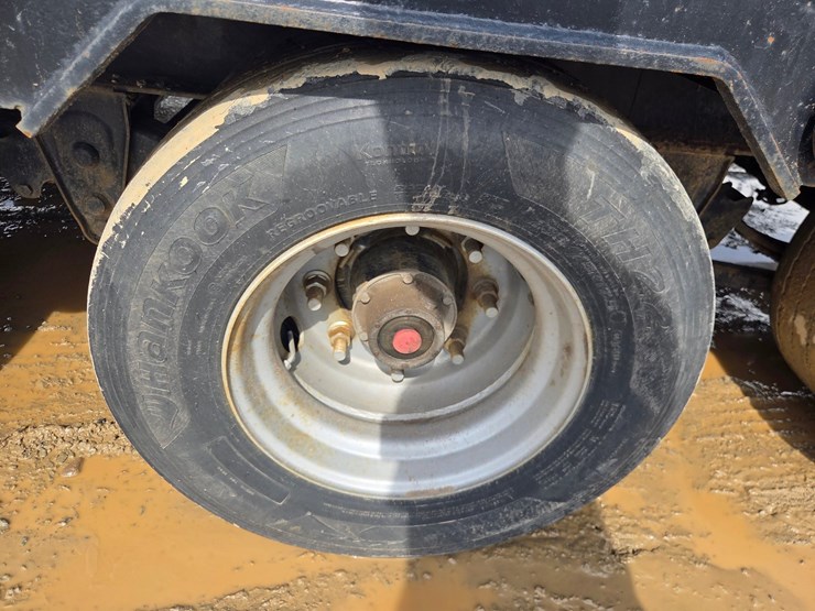 2013-massey-ferguson-8-image-47