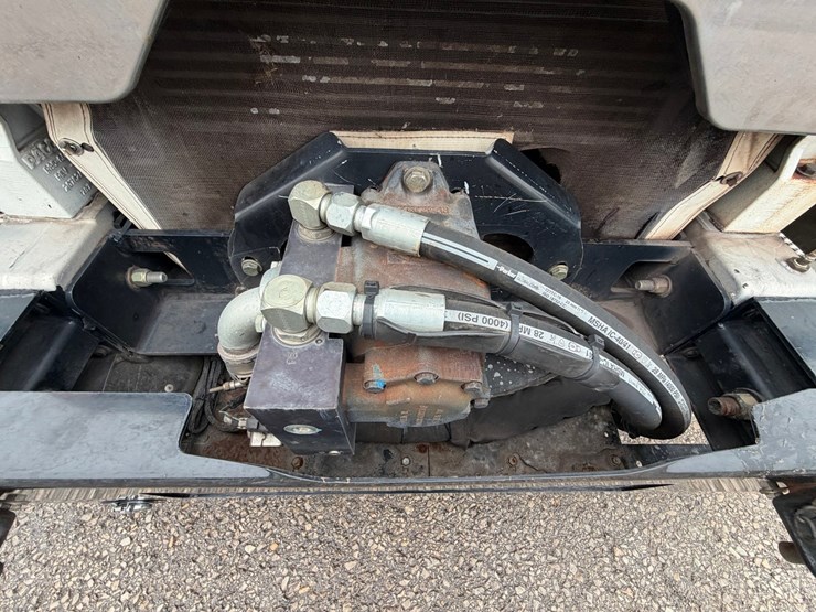 #1360-•-2019-peterbilt-pb520-side-load-garbage-truck-image-48