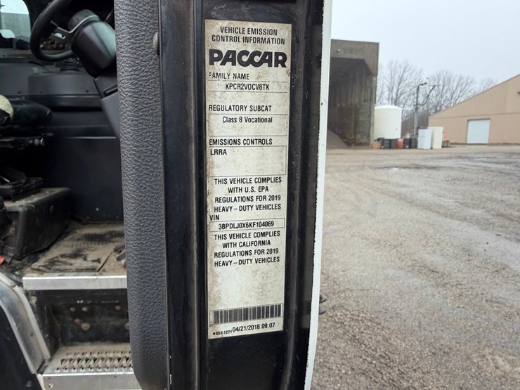 #1360-•-2019-peterbilt-pb520-side-load-garbage-truck-image-86