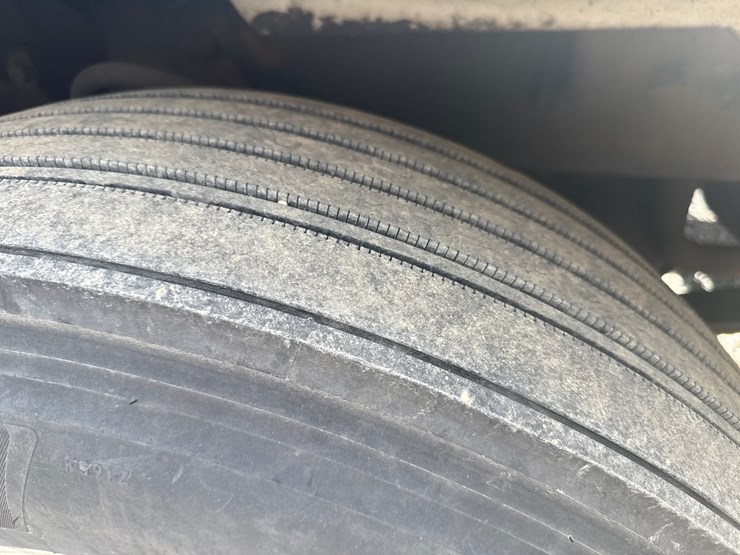 1994-peterbilt-359-image-79